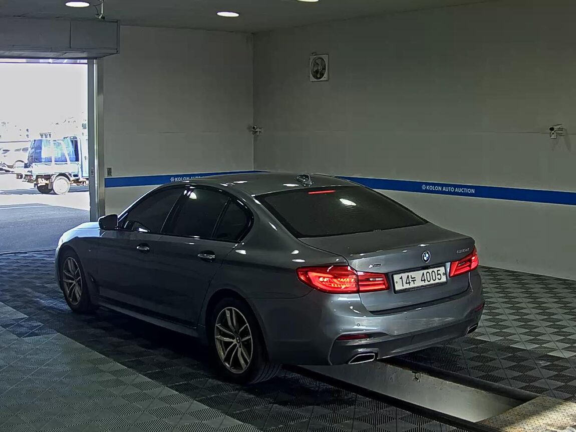 BMW 5 SERIES (7TH GEN) 520d xDRIVE M SPORT PACK 2017 - zdjęcie 6