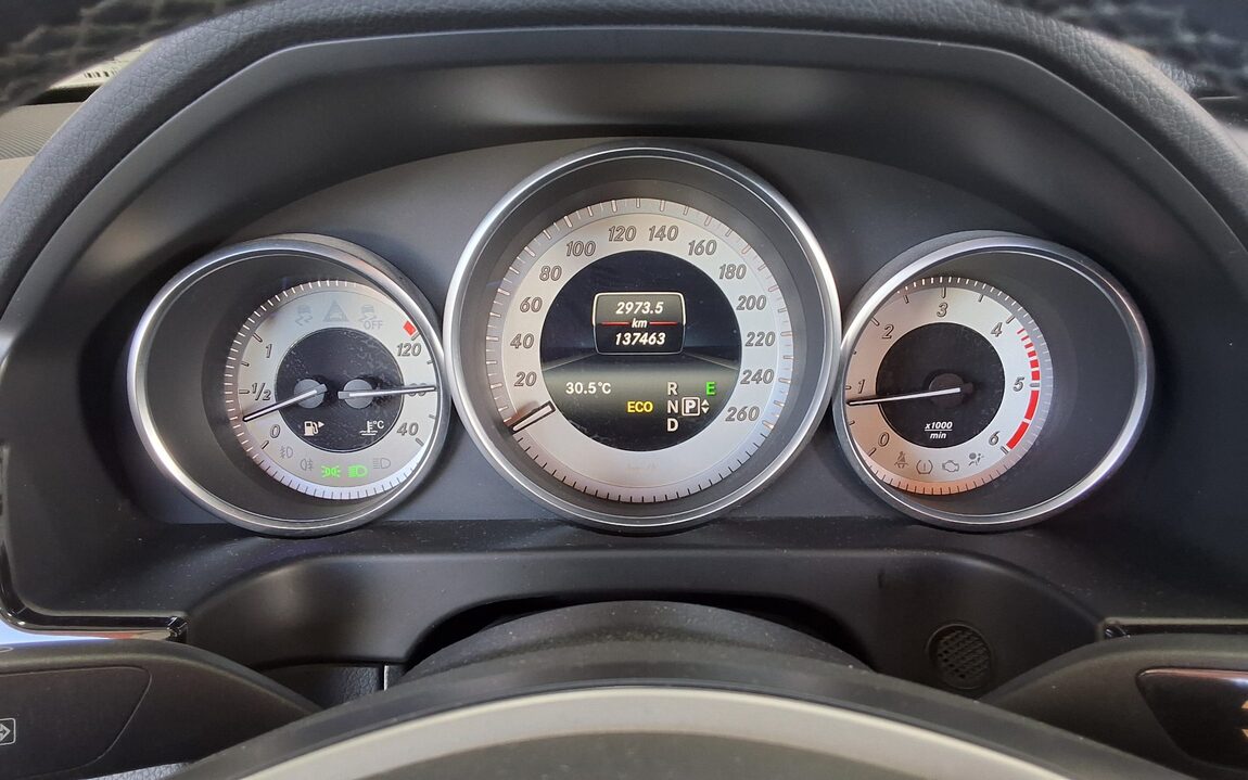 MERCEDES-BENZ E-CLASS (4TH GEN) E250 CDI 4MATIC 2014 - zdjęcie 9