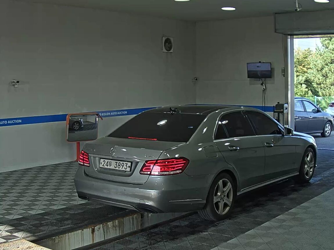MERCEDES-BENZ E-CLASS (4TH GEN) E250 CDI 4MATIC 2014 - zdjęcie 5