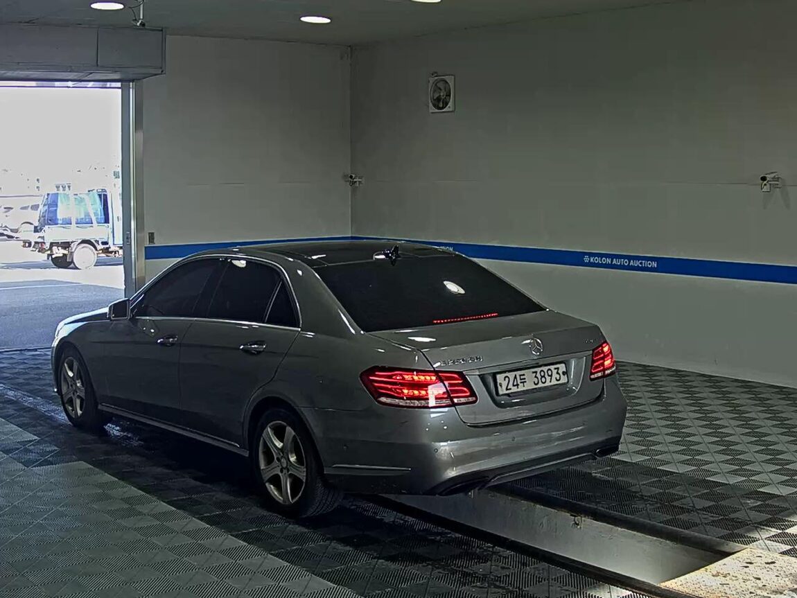 MERCEDES-BENZ E-CLASS (4TH GEN) E250 CDI 4MATIC 2014 - zdjęcie 6