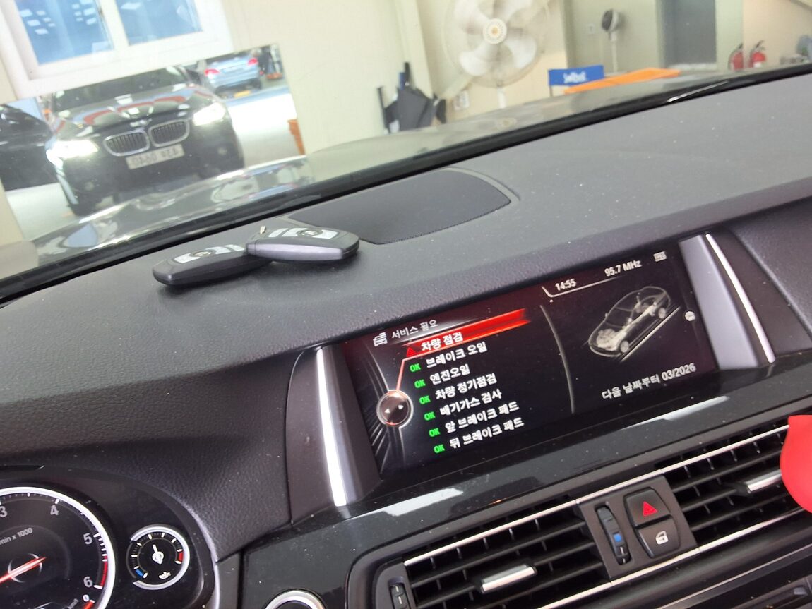 BMW 5 SERIES (6TH GEN) 520d xDRIVE M AERODYNAMIC 2016 - zdjęcie 27
