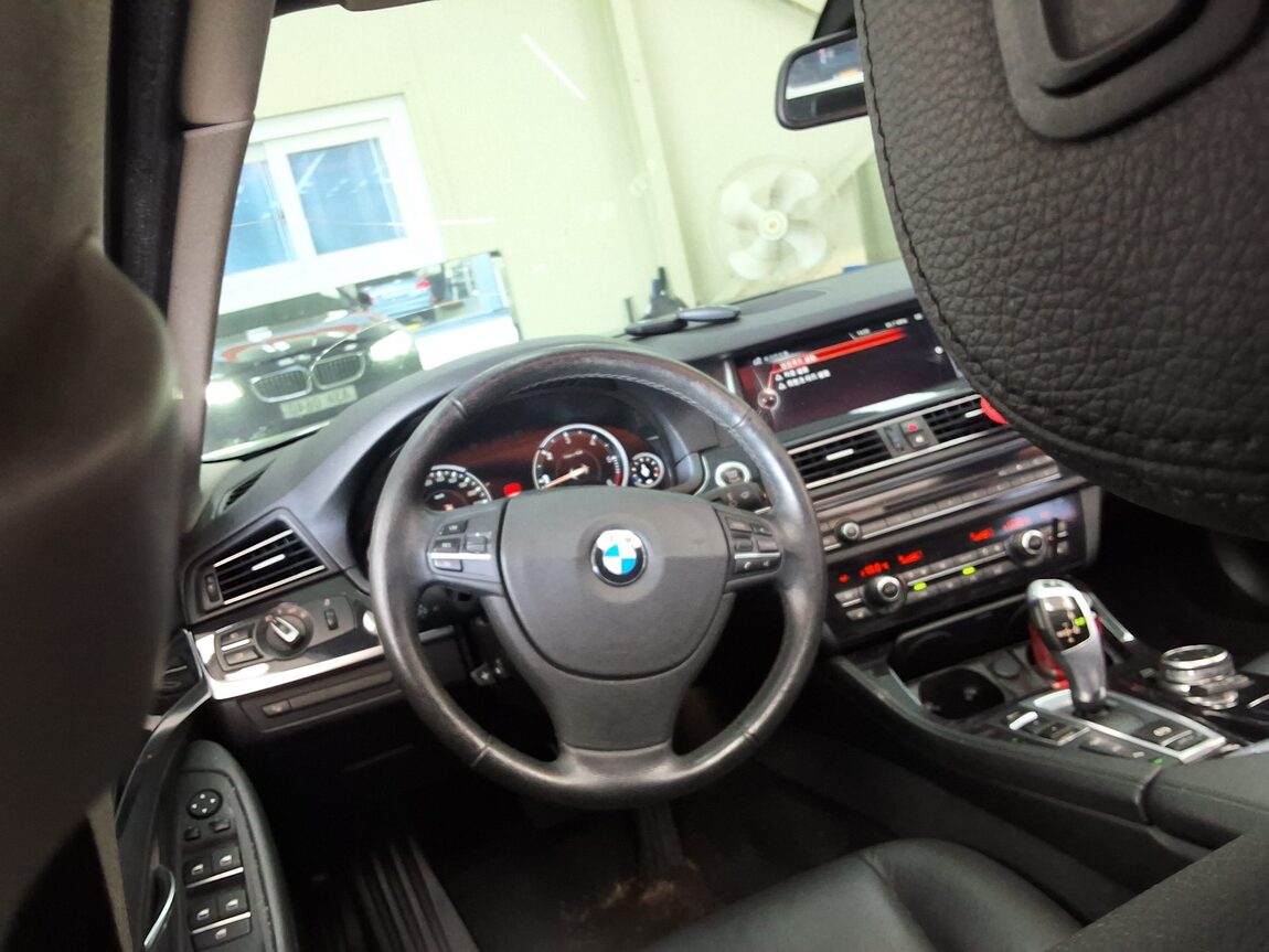 BMW 5 SERIES (6TH GEN) 520d xDRIVE M AERODYNAMIC 2016 - zdjęcie 12