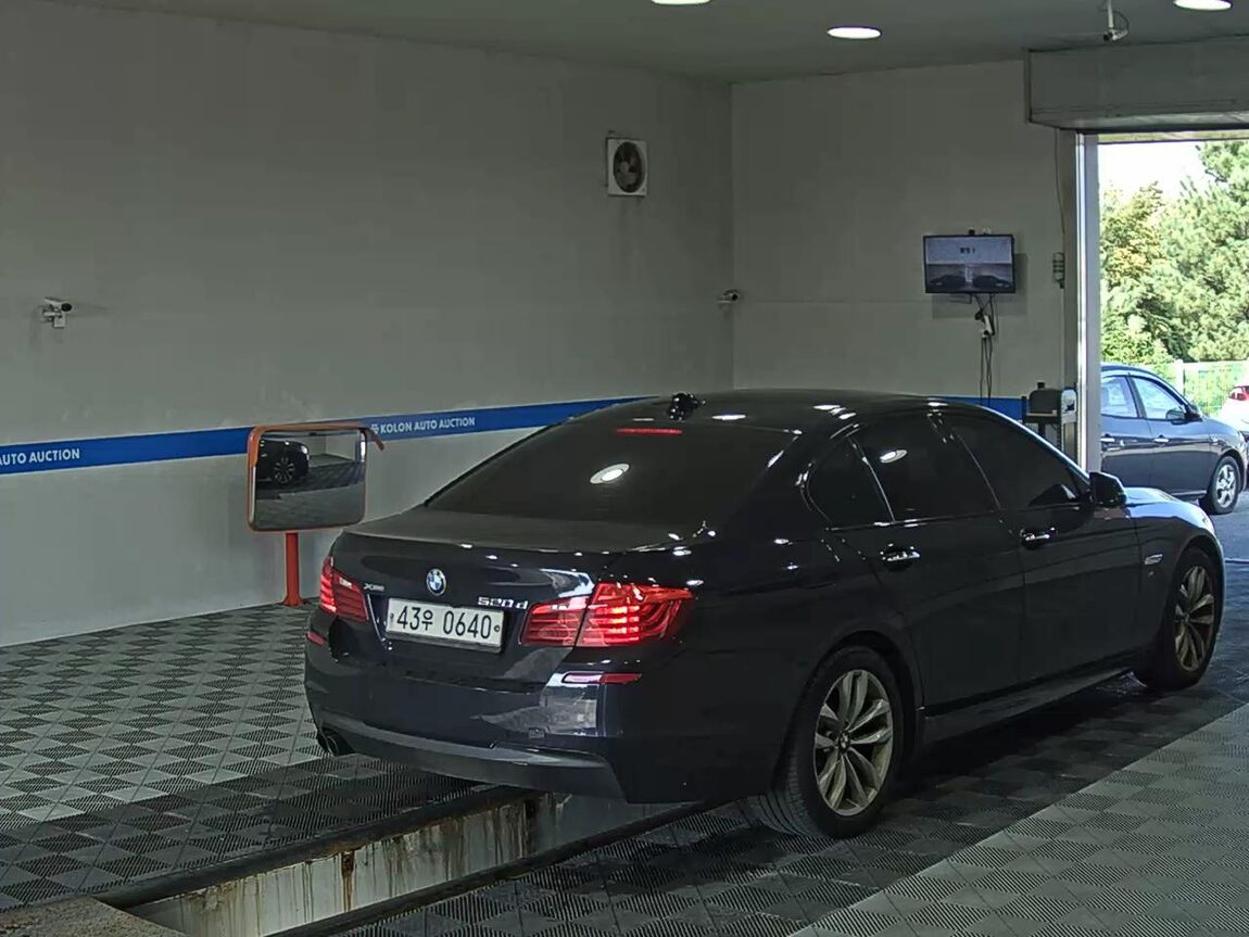 BMW 5 SERIES (6TH GEN) 520d xDRIVE M AERODYNAMIC 2016 - zdjęcie 5