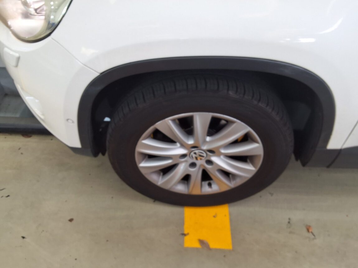 VOLKSWAGEN TIGUAN 2.0 TDI 4MOTION 2010 - zdjęcie 19