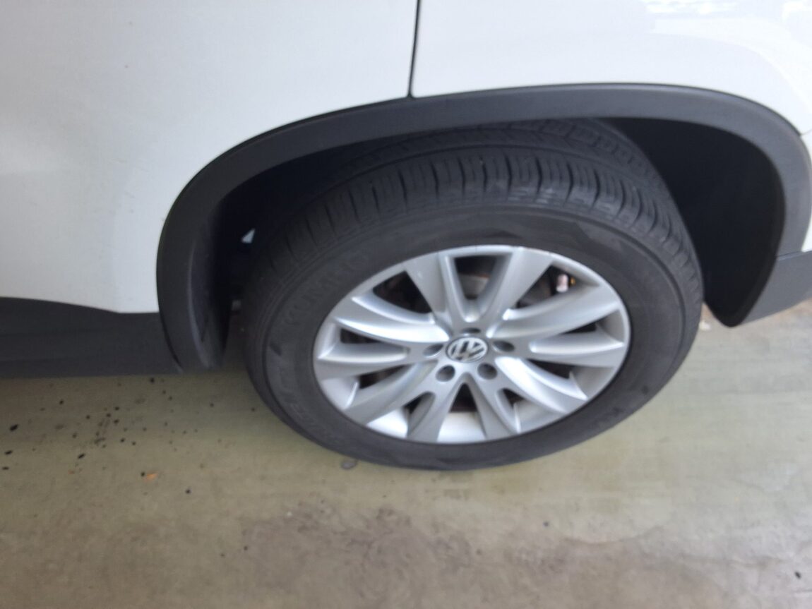 VOLKSWAGEN TIGUAN 2.0 TDI 4MOTION 2010 - zdjęcie 20