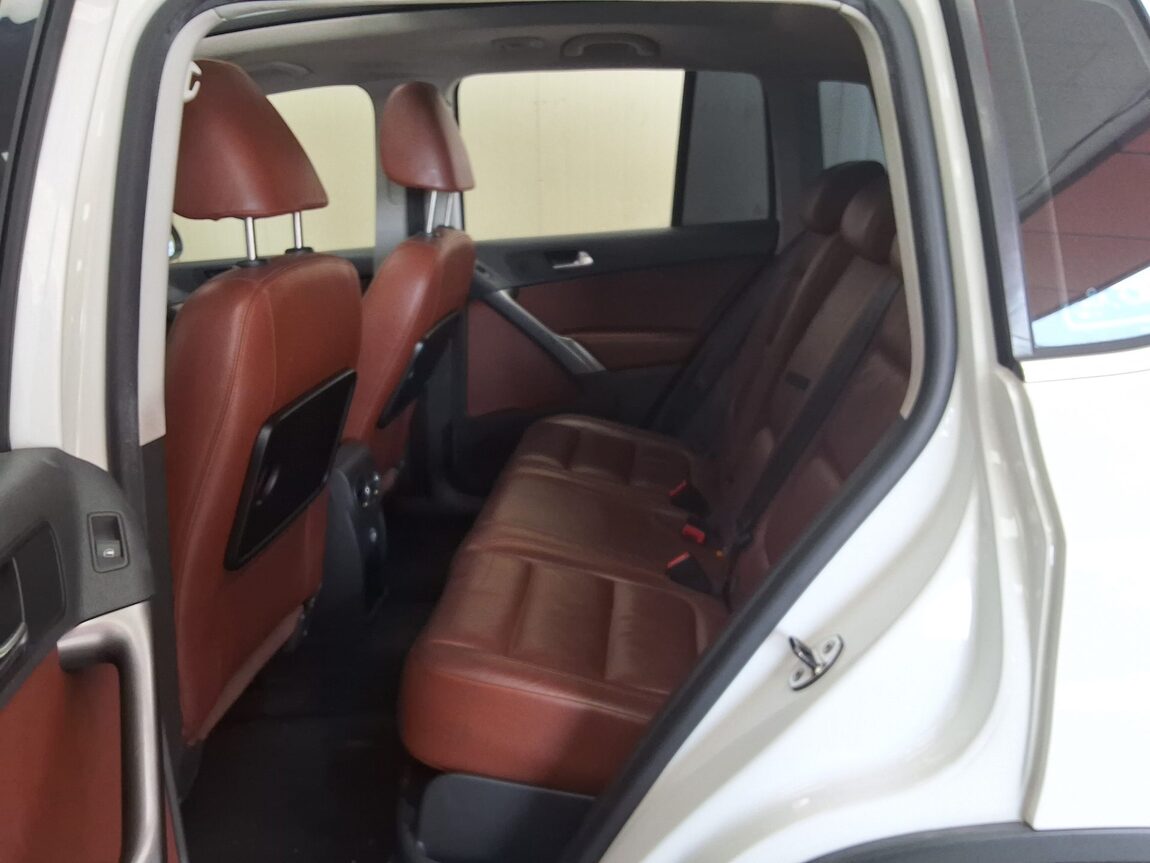 VOLKSWAGEN TIGUAN 2.0 TDI 4MOTION 2010 - zdjęcie 13