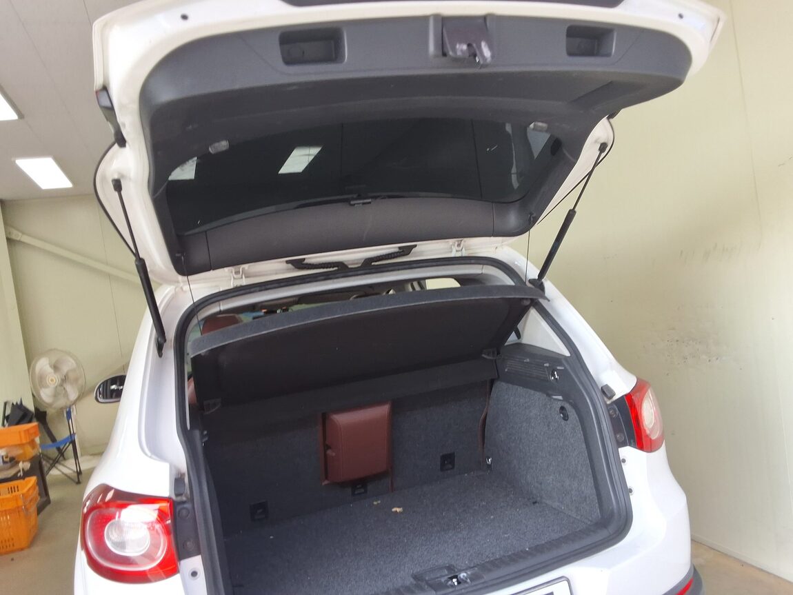 VOLKSWAGEN TIGUAN 2.0 TDI 4MOTION 2010 - zdjęcie 16
