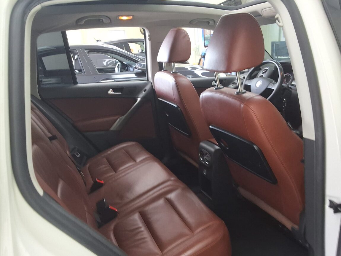 VOLKSWAGEN TIGUAN 2.0 TDI 4MOTION 2010 - zdjęcie 14