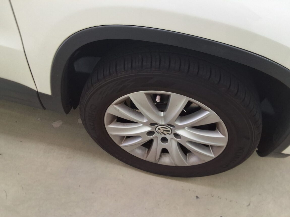 VOLKSWAGEN TIGUAN 2.0 TDI 4MOTION 2010 - zdjęcie 21