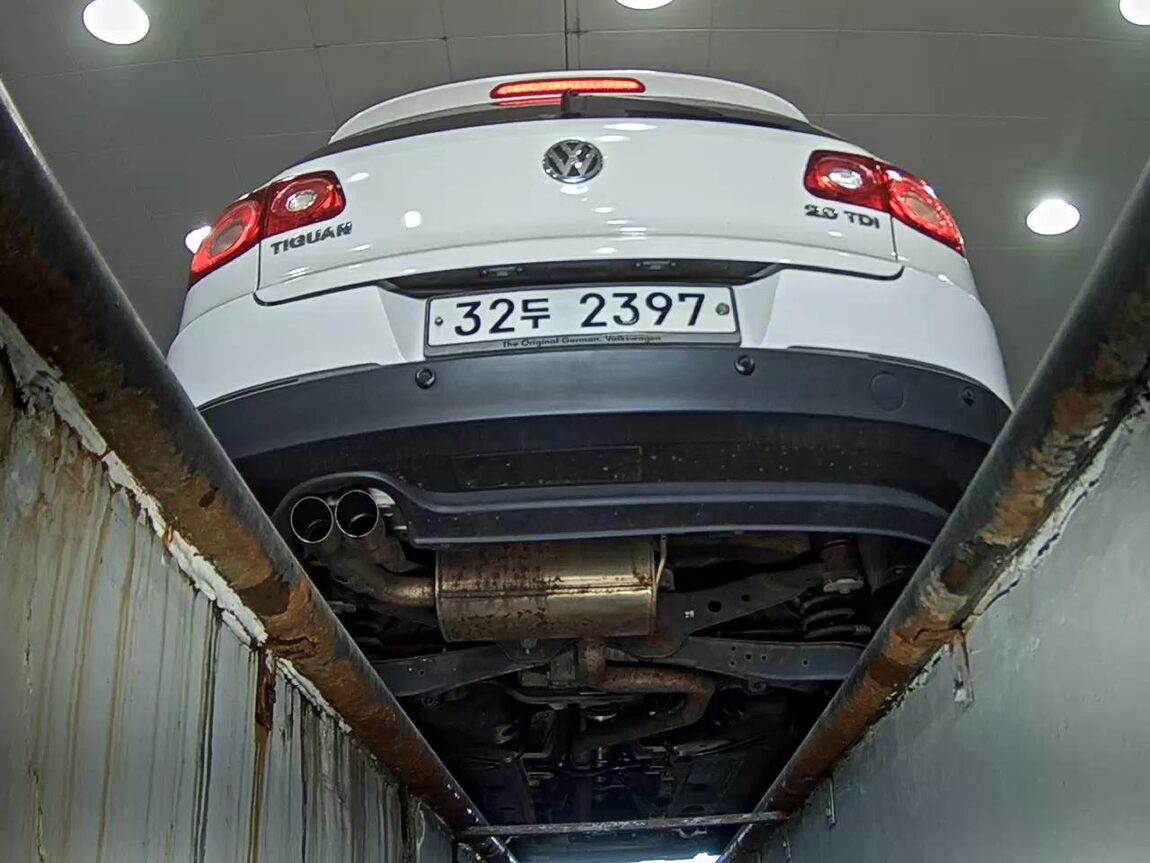 VOLKSWAGEN TIGUAN 2.0 TDI 4MOTION 2010 - zdjęcie 8