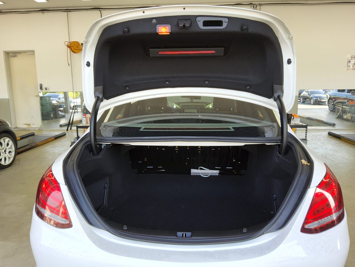 MERCEDES-BENZ C-CLASS (4TH GEN) C220 CDI BLUETEC AVANTGARDE 2015 - zdjęcie 15