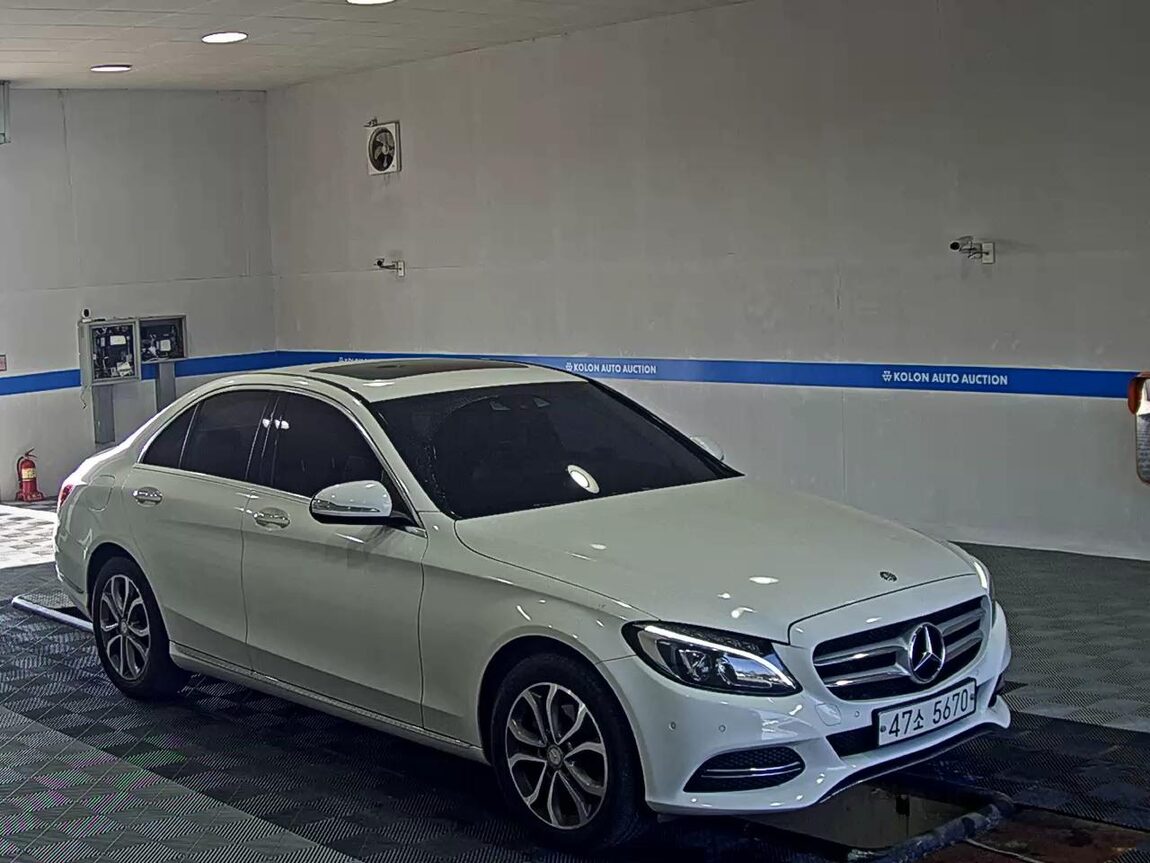 MERCEDES-BENZ C-CLASS (4TH GEN) C220 CDI BLUETEC AVANTGARDE 2015 - zdjęcie 3