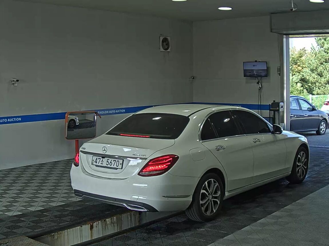 MERCEDES-BENZ C-CLASS (4TH GEN) C220 CDI BLUETEC AVANTGARDE 2015 - zdjęcie 5