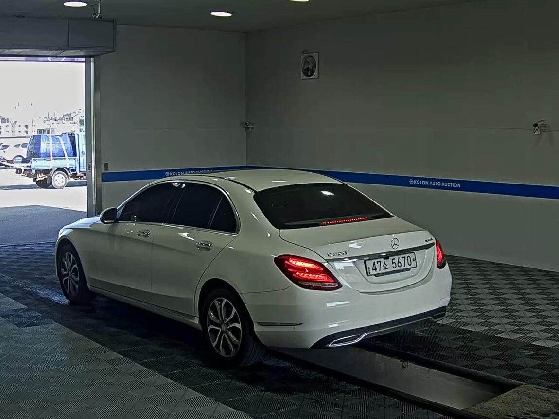 MERCEDES-BENZ C-CLASS (4TH GEN) C220 CDI BLUETEC AVANTGARDE 2015 - zdjęcie 6