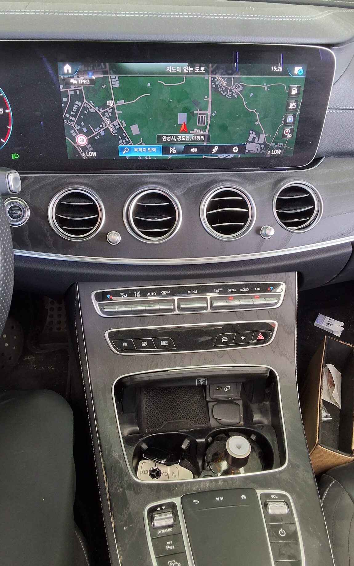 MERCEDES-BENZ E-CLASS (5TH GEN) E220d 4MATIC AMG LINE 2021 - zdjęcie 18