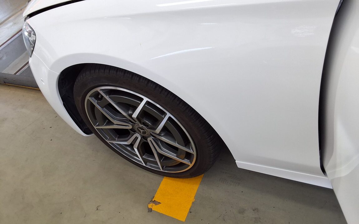 MERCEDES-BENZ E-CLASS (5TH GEN) E220d 4MATIC AMG LINE 2021 - zdjęcie 24