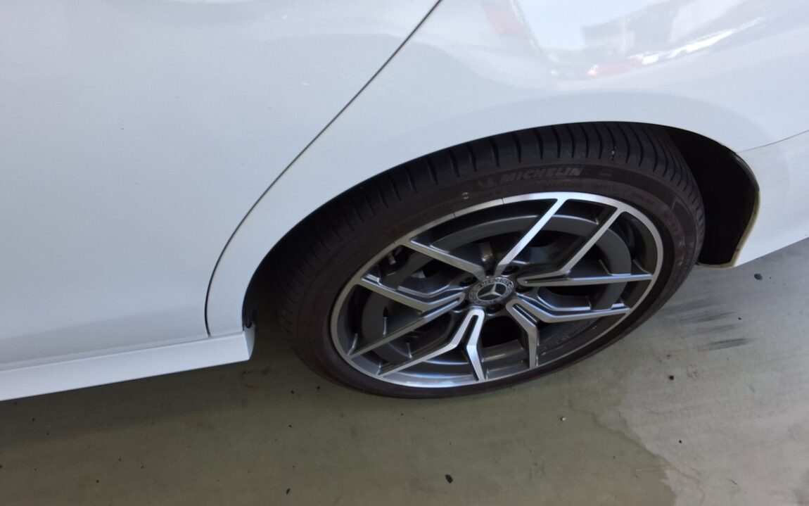 MERCEDES-BENZ E-CLASS (5TH GEN) E220d 4MATIC AMG LINE 2021 - zdjęcie 25