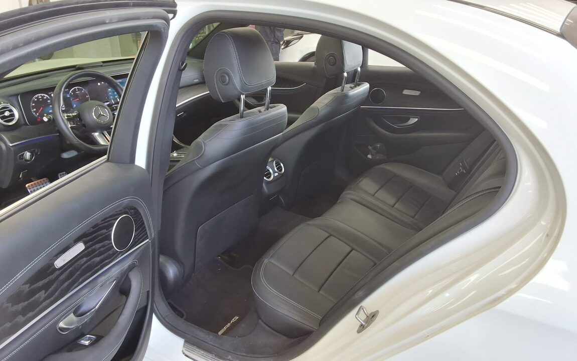 MERCEDES-BENZ E-CLASS (5TH GEN) E220d 4MATIC AMG LINE 2021 - zdjęcie 12
