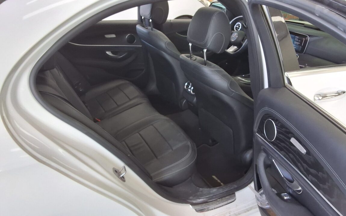 MERCEDES-BENZ E-CLASS (5TH GEN) E220d 4MATIC AMG LINE 2021 - zdjęcie 13
