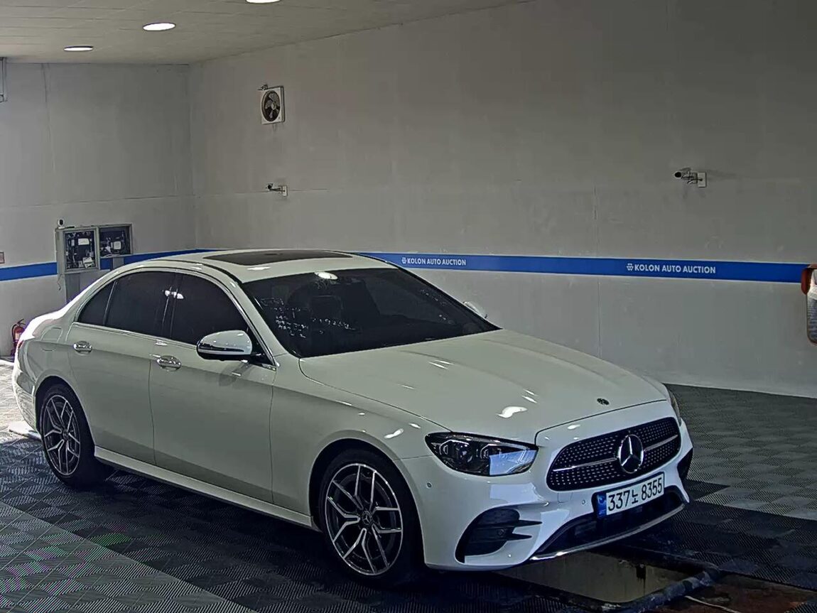 MERCEDES-BENZ E-CLASS (5TH GEN) E220d 4MATIC AMG LINE 2021 - zdjęcie 3