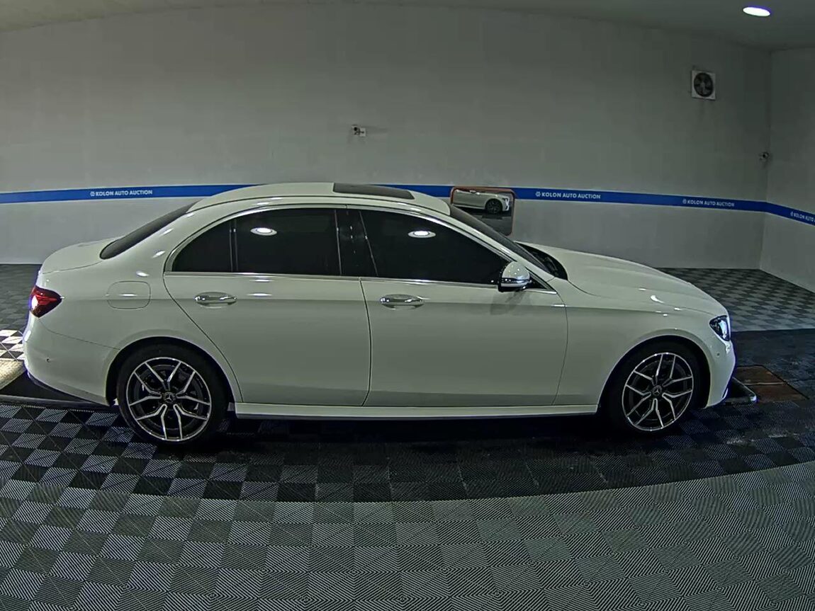 MERCEDES-BENZ E-CLASS (5TH GEN) E220d 4MATIC AMG LINE 2021 - zdjęcie 4