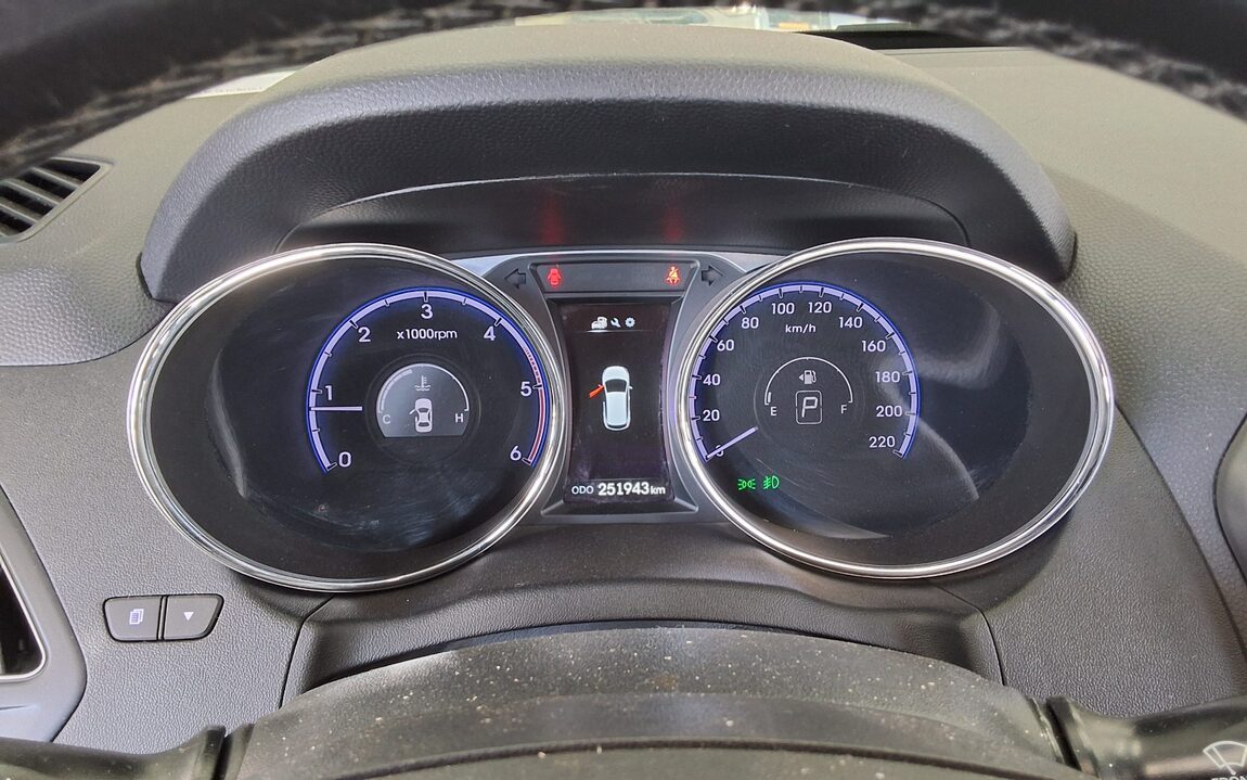 HYUNDAI NEW TUCSON ix DIESEL R2.0 2WD MODERN 2014 - zdjęcie 9