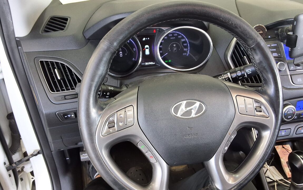 HYUNDAI NEW TUCSON ix DIESEL R2.0 2WD MODERN 2014 - zdjęcie 17