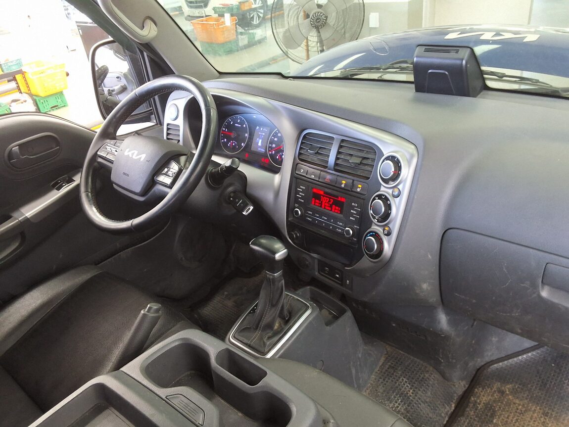 KIA THE NEW BONGO III CARGO 1 TON KING CAB EXTRA LONG WHEELBASE L 2022 - zdjęcie 11