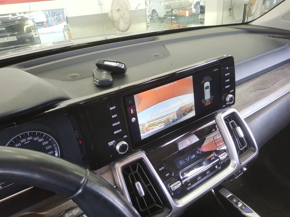 KIA NEW SORENTO (MQ4) 2.2 DIESEL 2WD PRESTIGE 2021 - zdjęcie 17