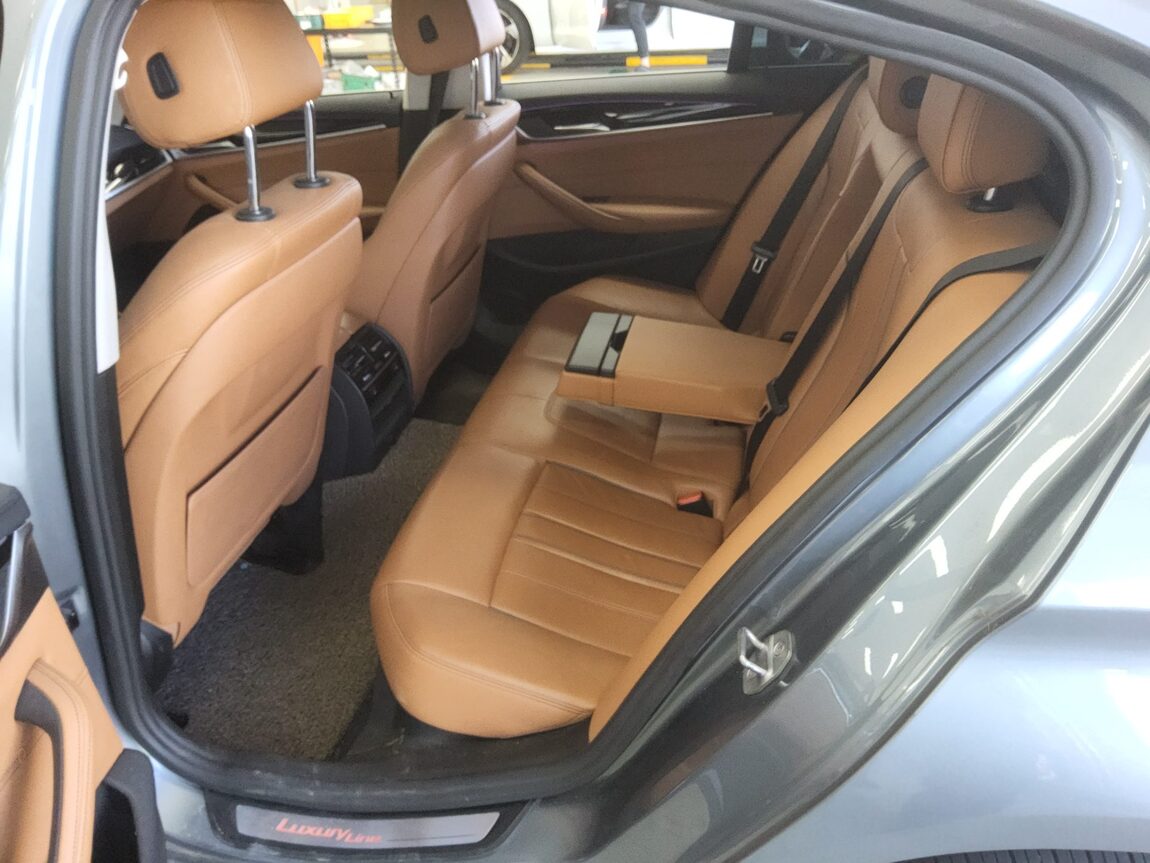 BMW 5 SERIES (7TH GEN) 520d LUXURY LINE SPECIAL 2018 - zdjęcie 12