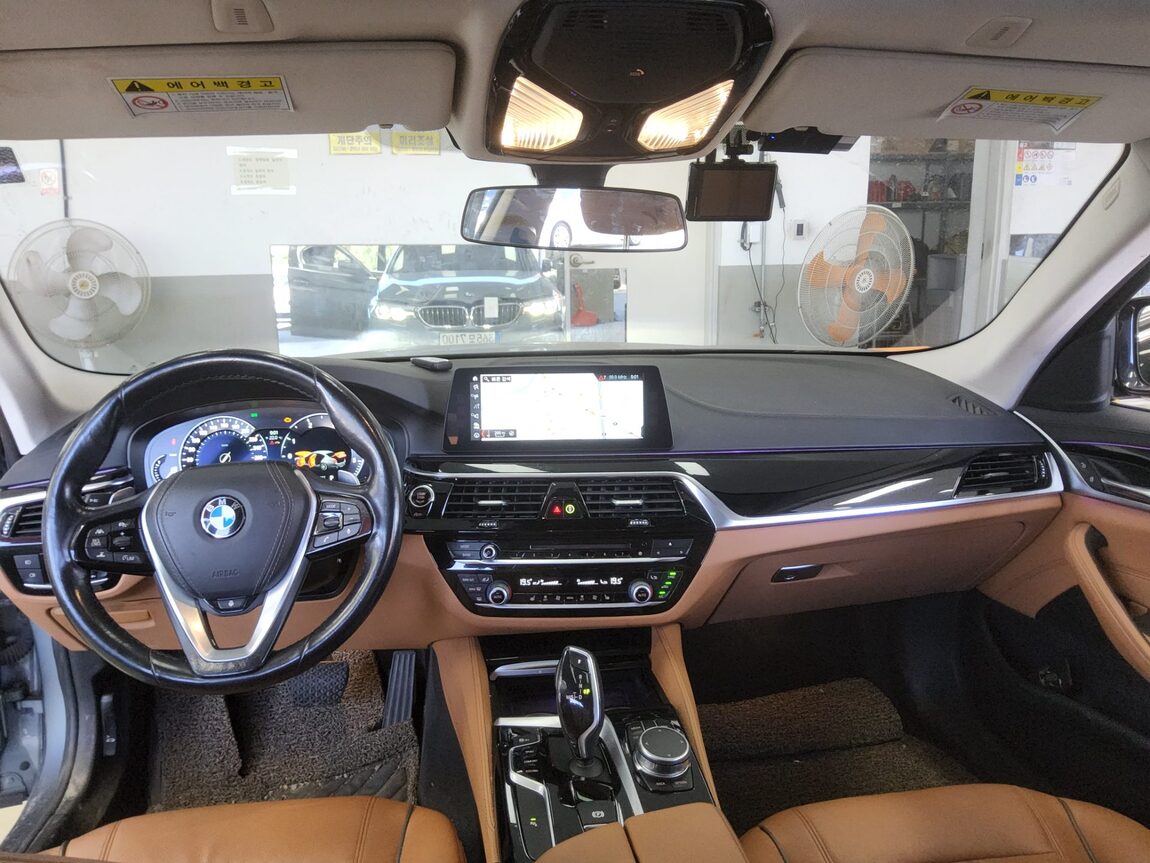 BMW 5 SERIES (7TH GEN) 520d LUXURY LINE SPECIAL 2018 - zdjęcie 11
