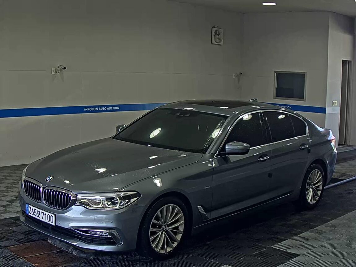 BMW 5 SERIES (7TH GEN) 520d LUXURY LINE SPECIAL 2018 - zdjęcie 2