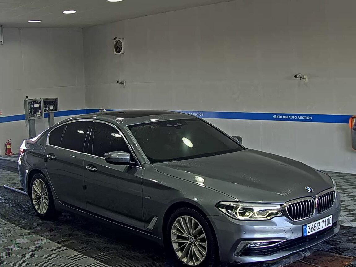 BMW 5 SERIES (7TH GEN) 520d LUXURY LINE SPECIAL 2018 - zdjęcie 3