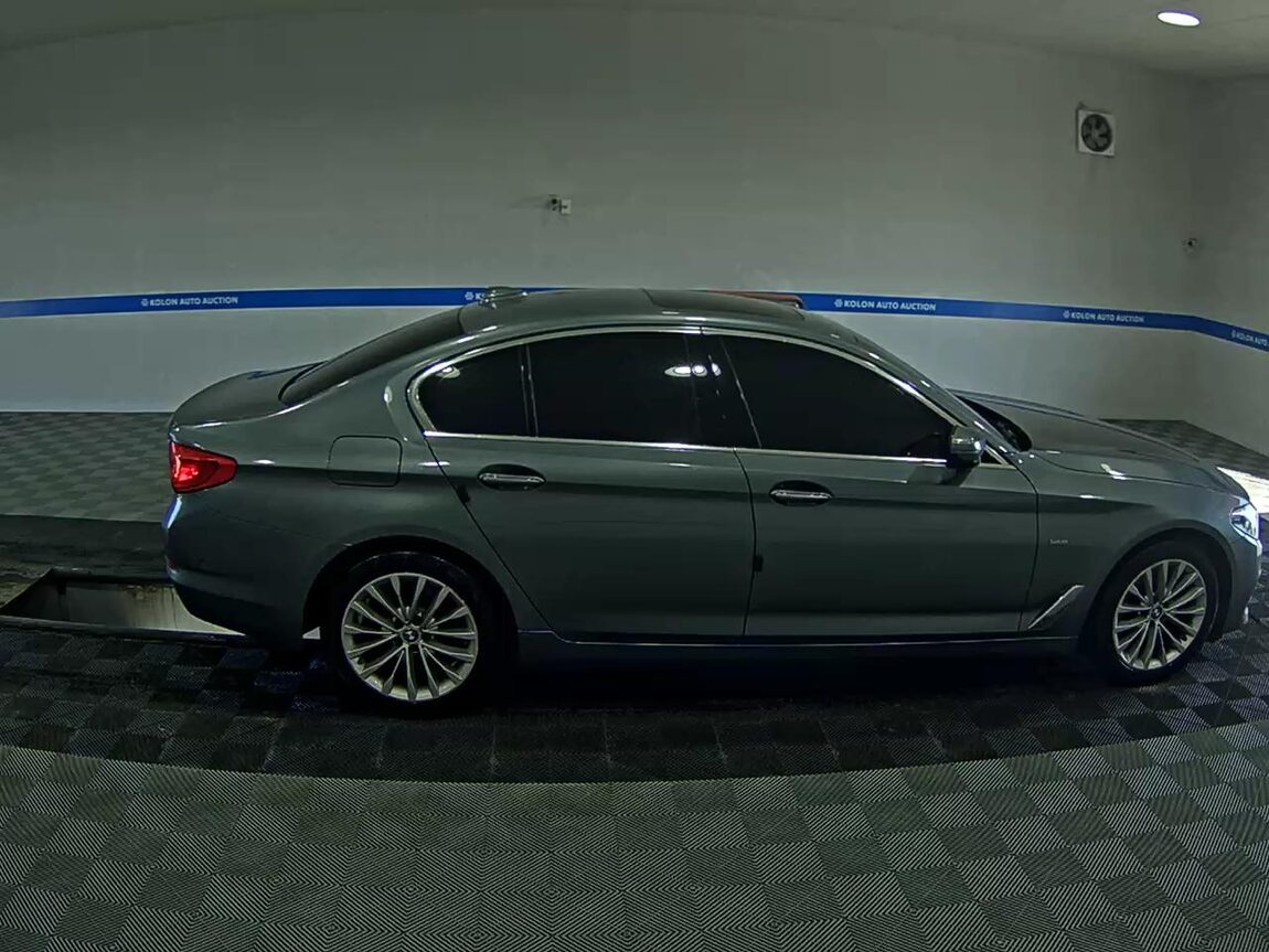 BMW 5 SERIES (7TH GEN) 520d LUXURY LINE SPECIAL 2018 - zdjęcie 4