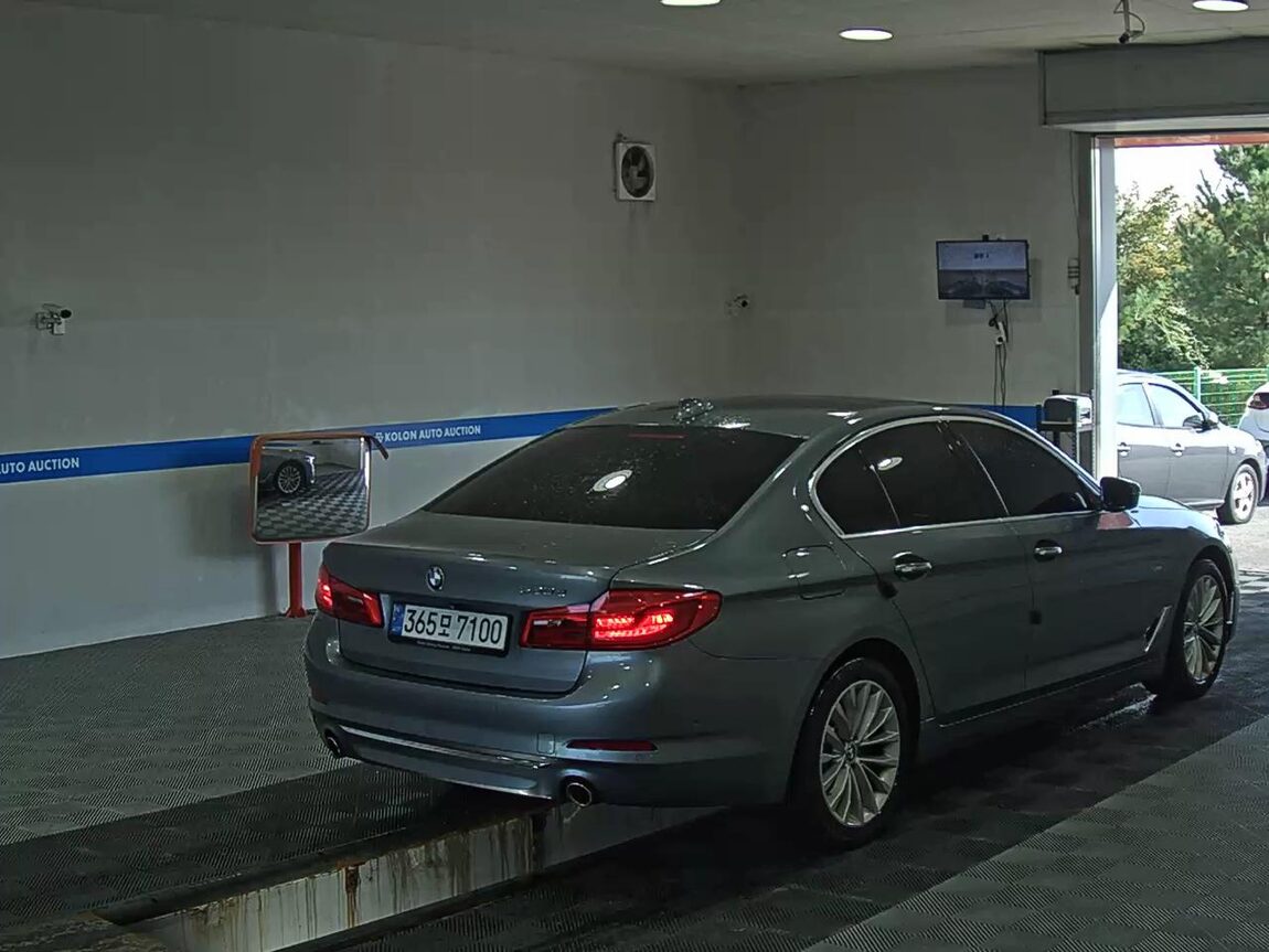 BMW 5 SERIES (7TH GEN) 520d LUXURY LINE SPECIAL 2018 - zdjęcie 5