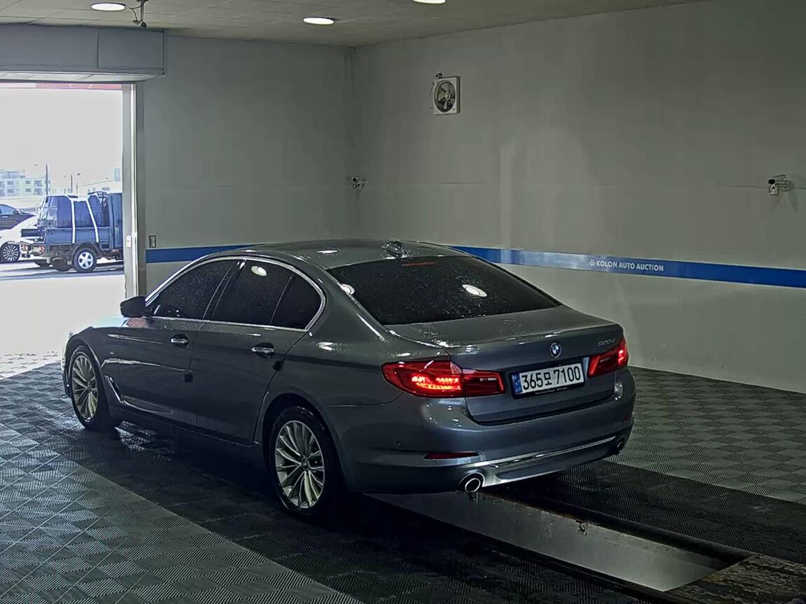 BMW 5 SERIES (7TH GEN) 520d LUXURY LINE SPECIAL 2018 - zdjęcie 6