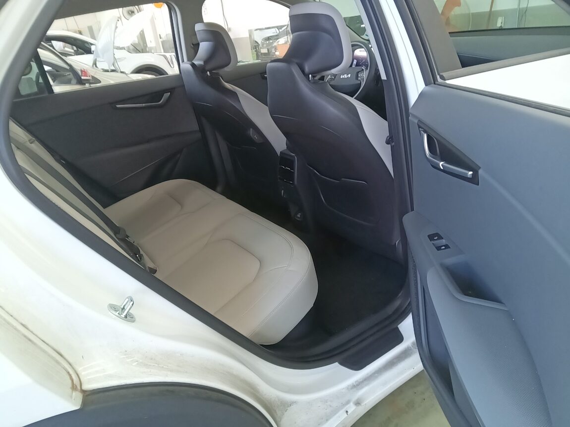 KIA THE ALL NEW NIRO 1.6 HEV PRESTIGE 2024 - zdjęcie 13