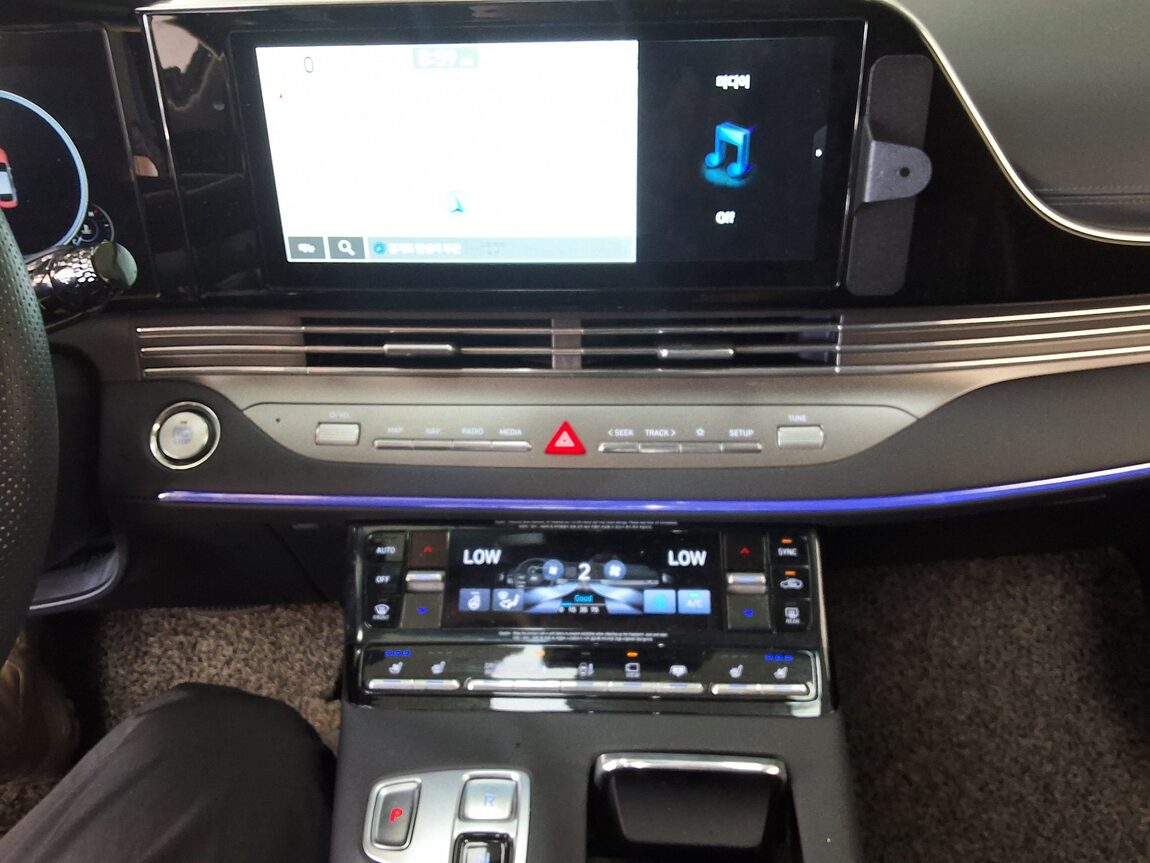 HYUNDAI THE NEW GRANDEUR IG GASOLINE 3.3 CALLIGRAPHY 2022 - zdjęcie 24