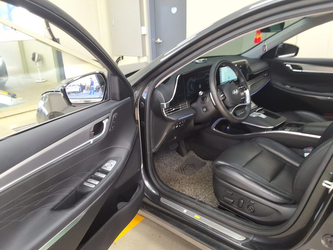 HYUNDAI THE NEW GRANDEUR IG GASOLINE 3.3 CALLIGRAPHY 2022 - zdjęcie 11