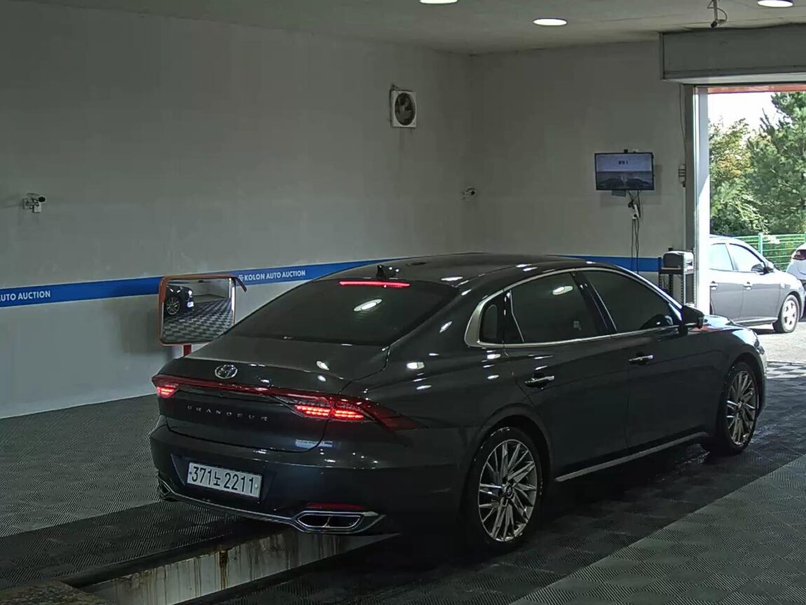 HYUNDAI THE NEW GRANDEUR IG GASOLINE 3.3 CALLIGRAPHY 2022 - zdjęcie 5