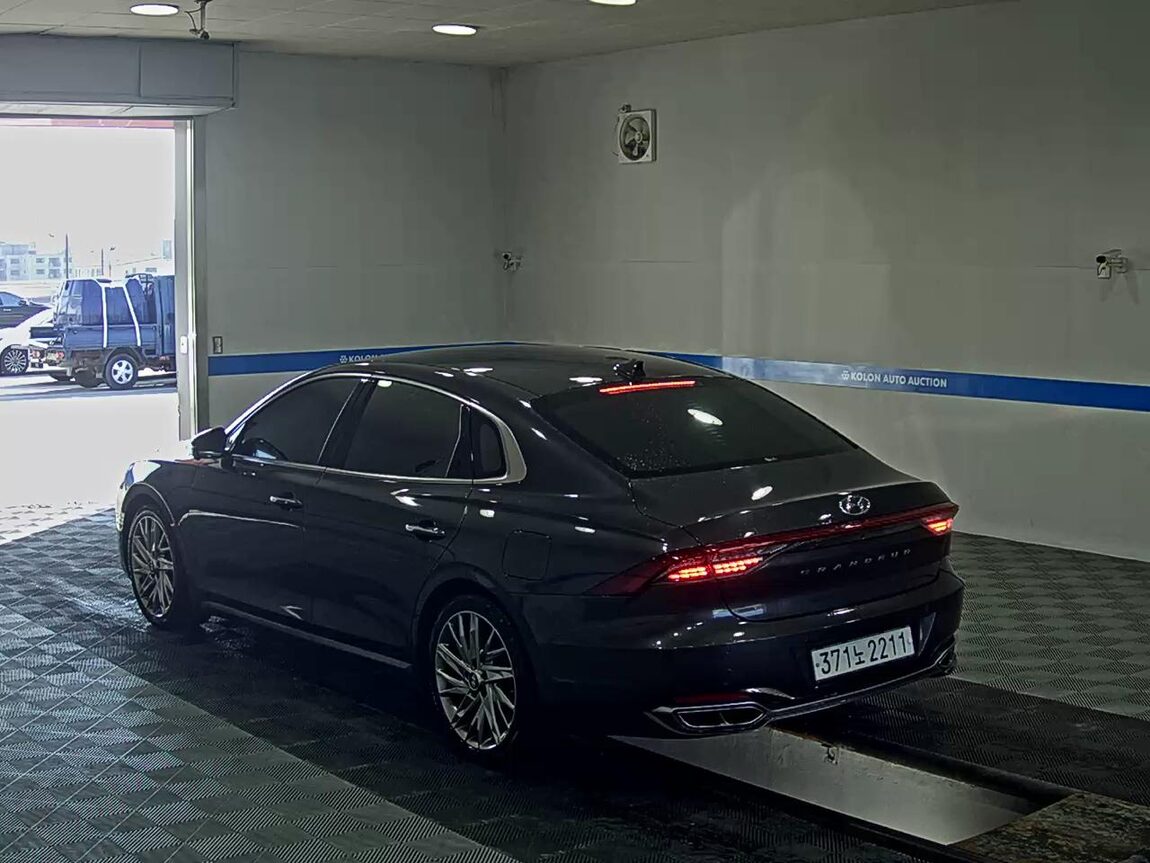 HYUNDAI THE NEW GRANDEUR IG GASOLINE 3.3 CALLIGRAPHY 2022 - zdjęcie 6