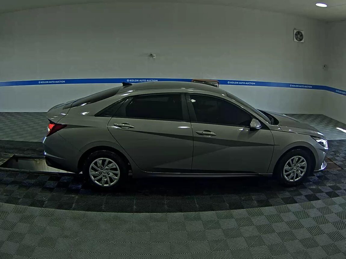 HYUNDAI AVANTE (CN7) 1.6 GASOLINE SMART 2021 - zdjęcie 4