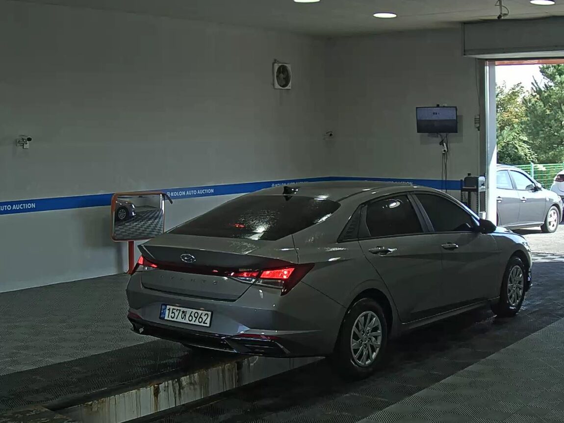 HYUNDAI AVANTE (CN7) 1.6 GASOLINE SMART 2021 - zdjęcie 5