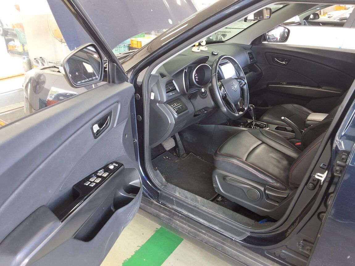 KG MOBILITY (SSANGYONG) TIVOLI AIR DIESEL 2WD IX 2017 - zdjęcie 11