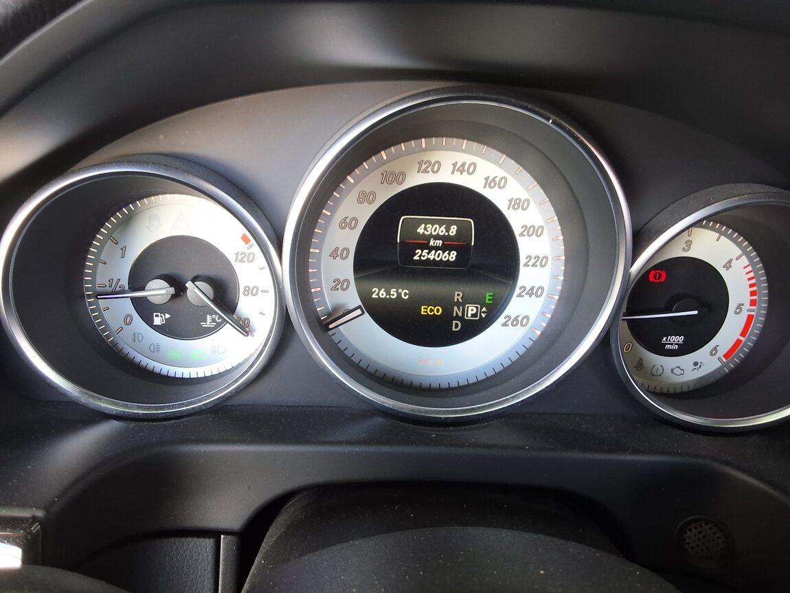 MERCEDES-BENZ E-CLASS (4TH GEN) E250 CDI 4MATIC 2014 - zdjęcie 9