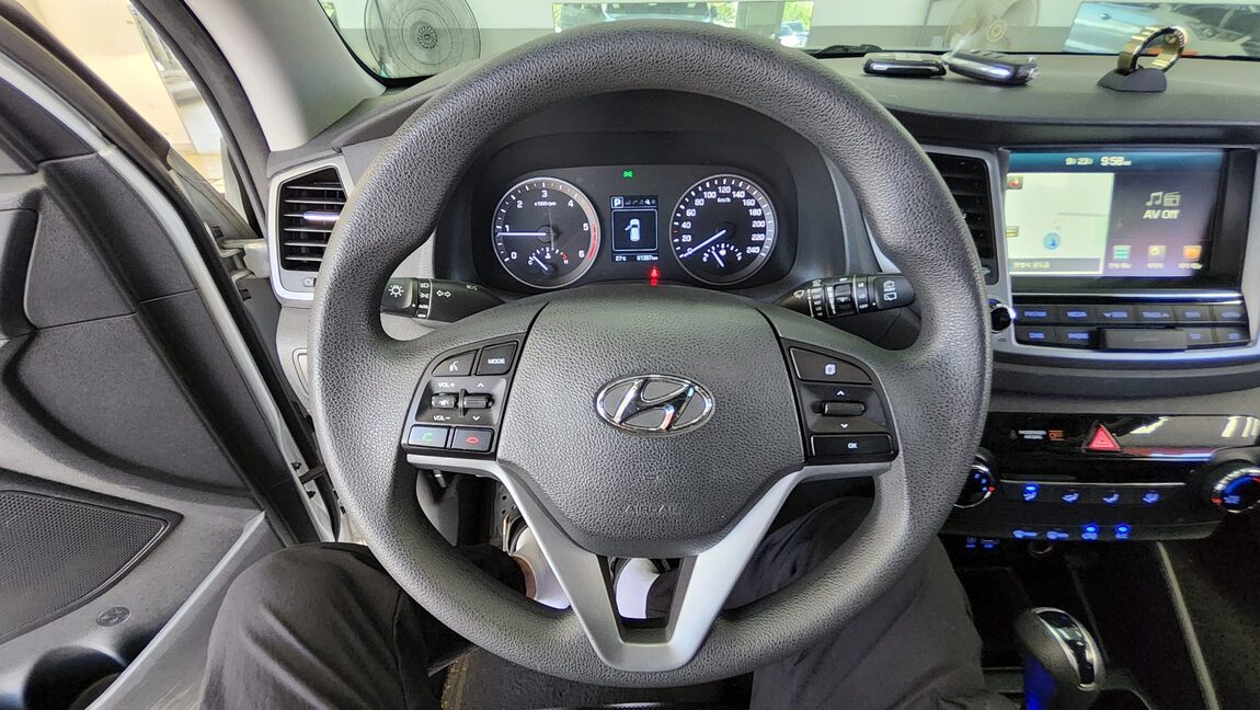 HYUNDAI ALL NEW TUCSON DIESEL 1.7 2WD STYLE FEVER 2017 - zdjęcie 18