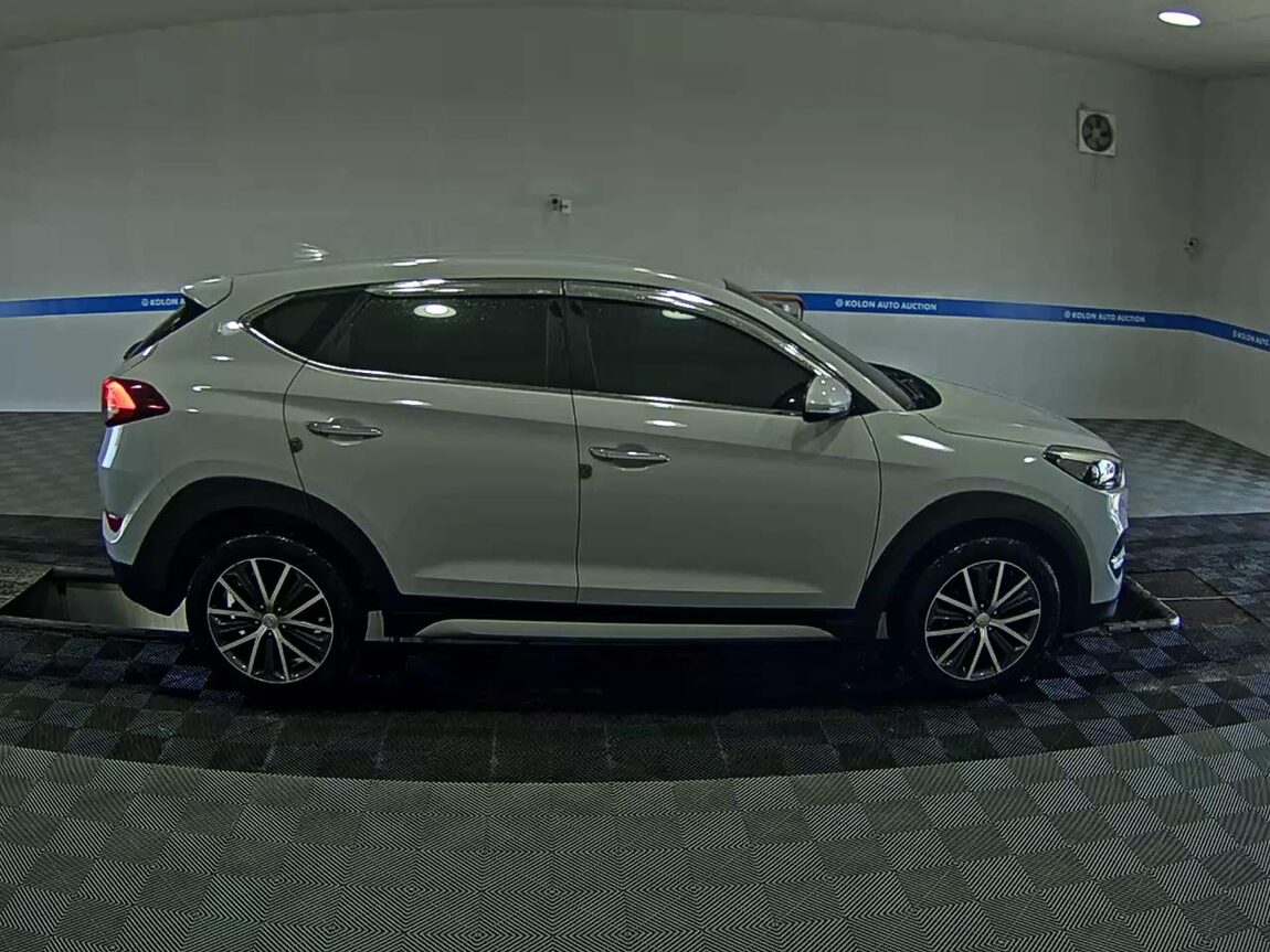 HYUNDAI ALL NEW TUCSON DIESEL 1.7 2WD STYLE FEVER 2017 - zdjęcie 4