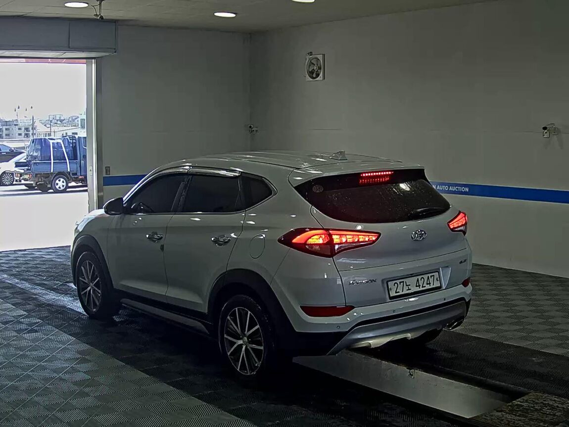 HYUNDAI ALL NEW TUCSON DIESEL 1.7 2WD STYLE FEVER 2017 - zdjęcie 6
