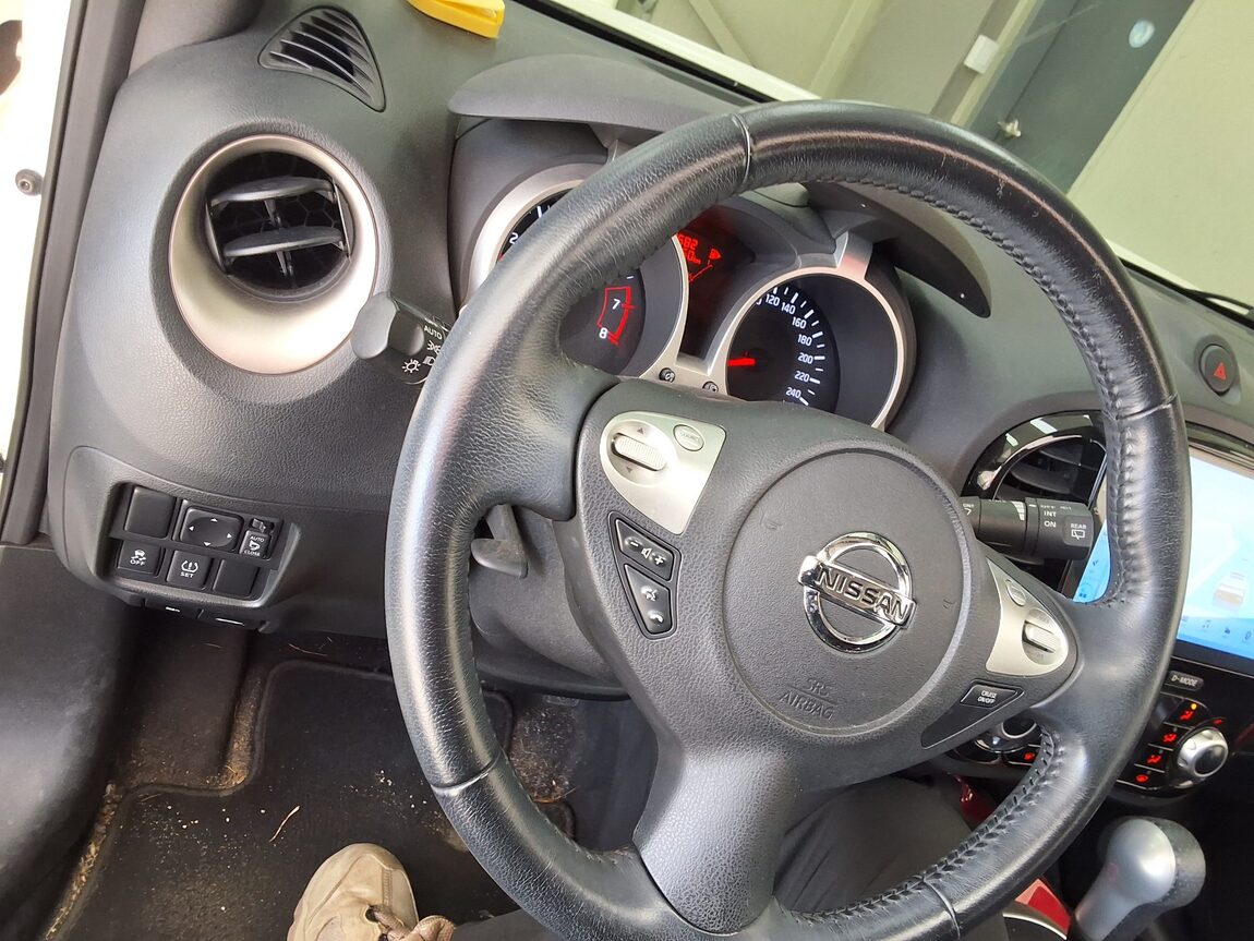 NISSAN JUKE 1.6 SV 2015 - zdjęcie 23