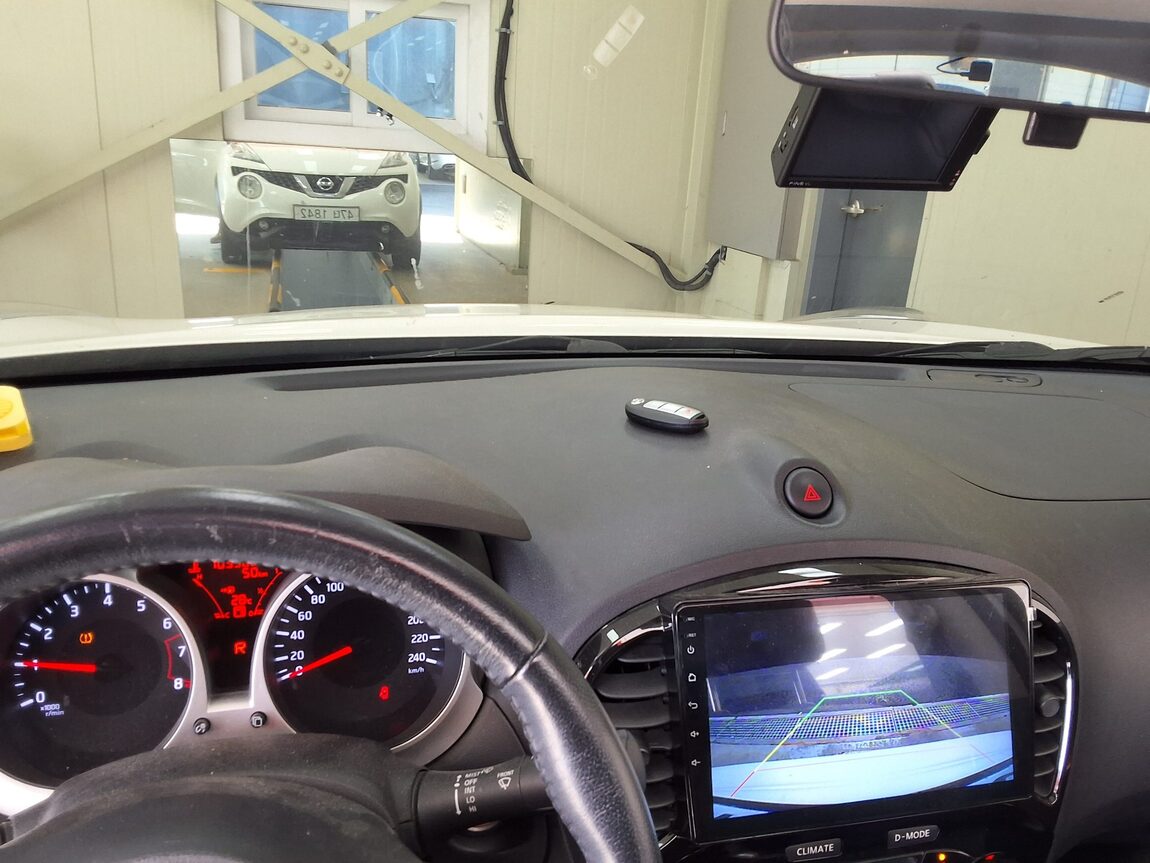 NISSAN JUKE 1.6 SV 2015 - zdjęcie 25